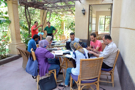 Working al fresco -the ceramics and illustration groups work in the terrace of the Giza Archaeological Centre. Photo by Sayed Salah. 